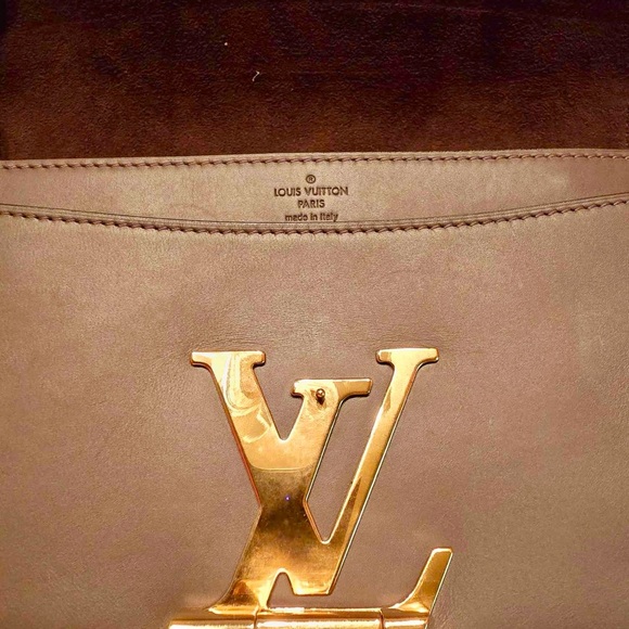Louis Vuitton Granit Leather Chain
Louise GM Bag with full inclusion! - Picture 6 of 11